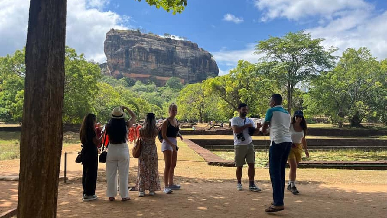 Sigiriya Guided Tour with Entrance Tickets