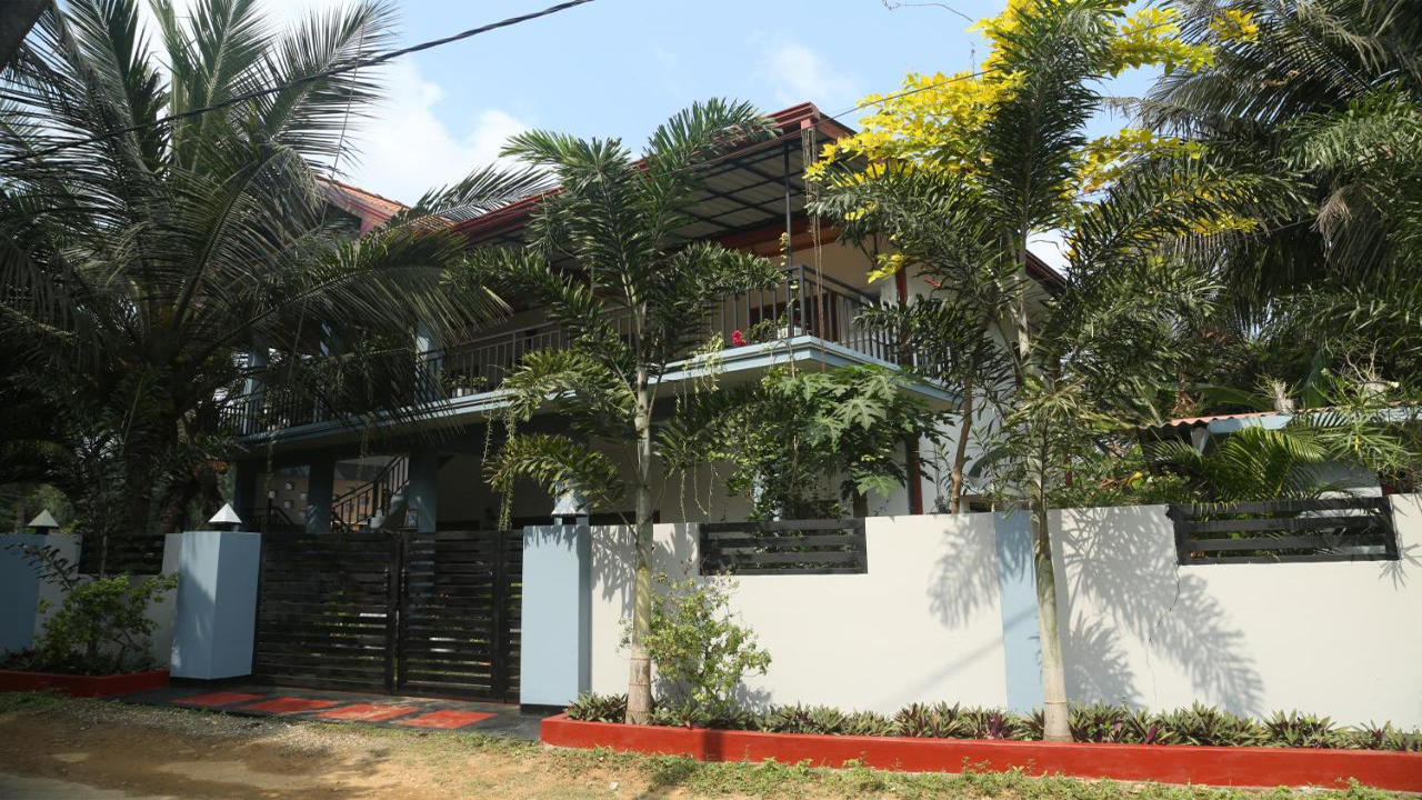 Transfer between Colombo Airport (CMB) and Holiday Home in Jaffna, Jaffna City