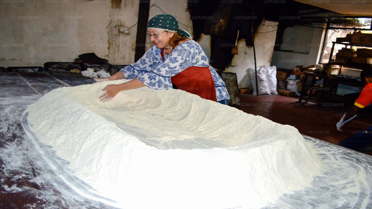 Sri Lankan Traditional Bakery Experience from Panadura City