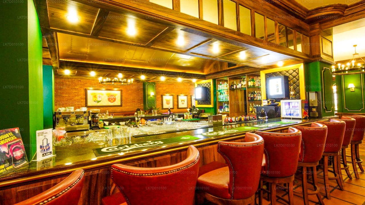 Dodgy Bar Walking Tour from Colombo City