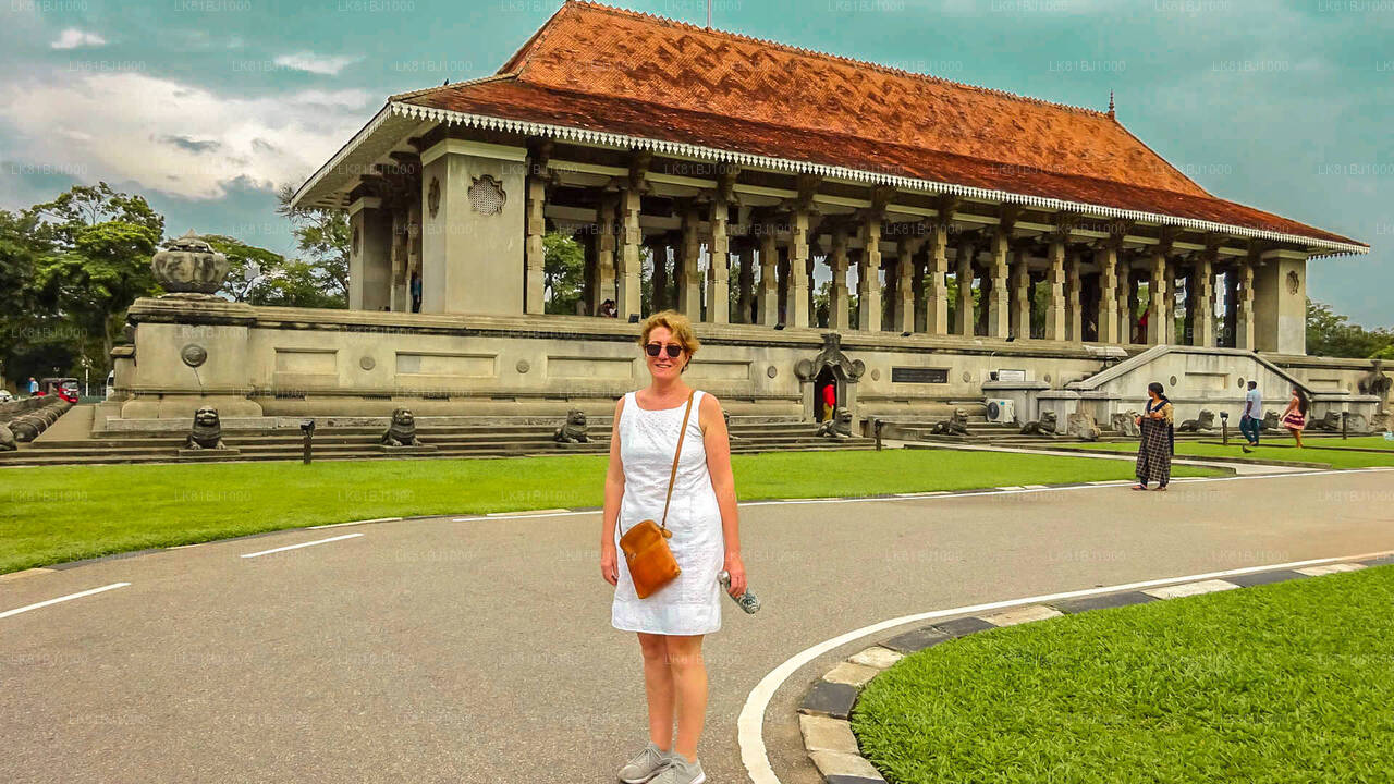 Colombo City Walk with a Local from Colombo (LKCMB) Seaport