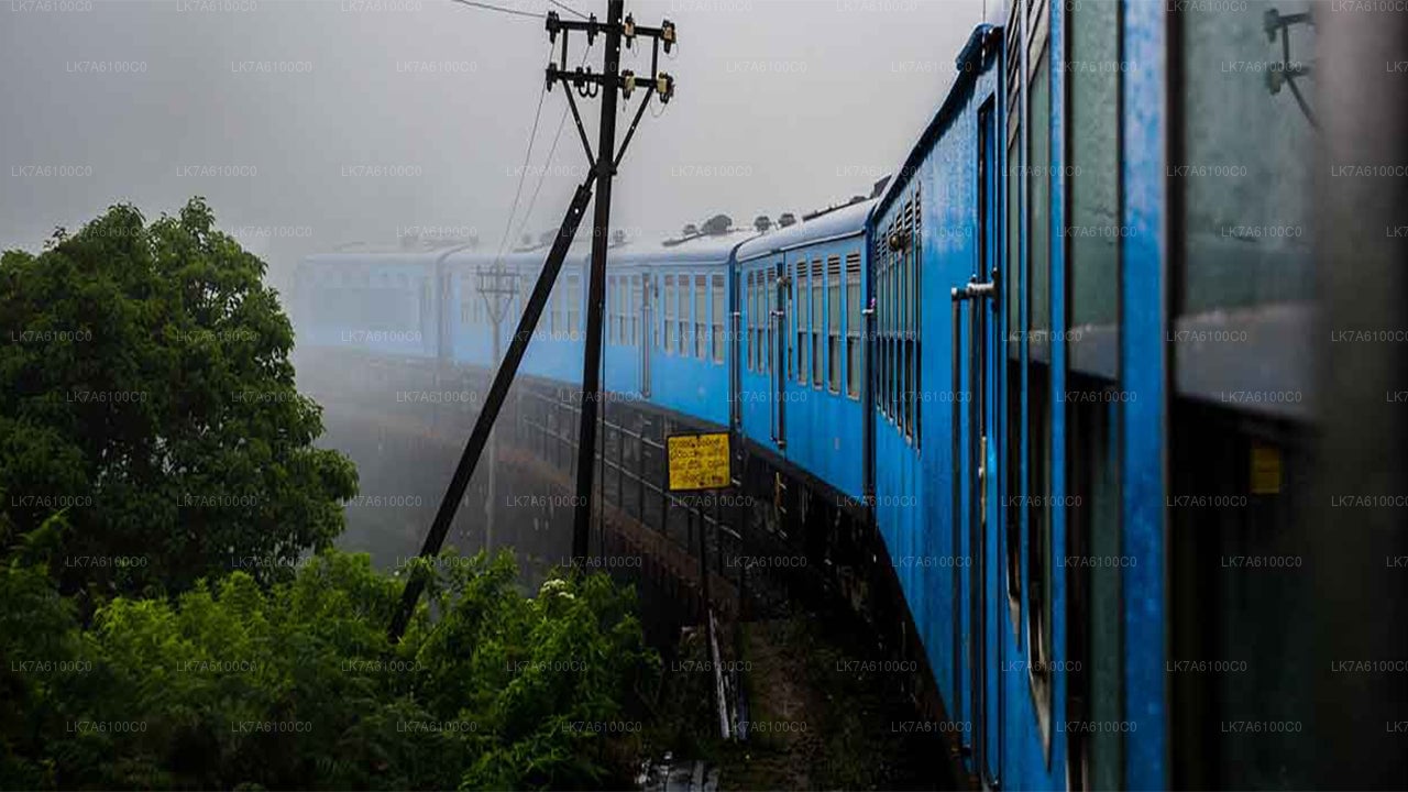 Zugfahrt von Badulla nach Colombo mit (Zug Nr: 1006 "Podi Menike")