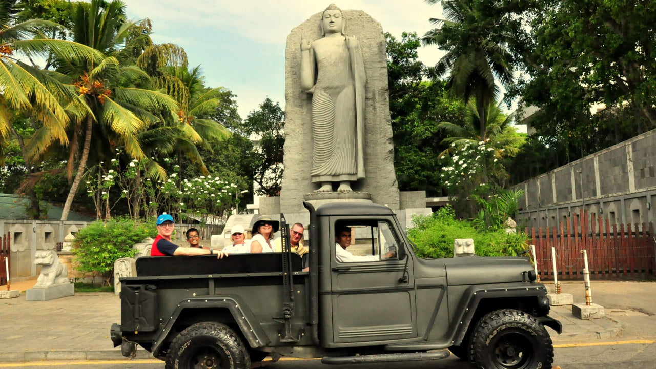 Colombo City Tour by War Jeep from Colombo (LKCMB) Seaport