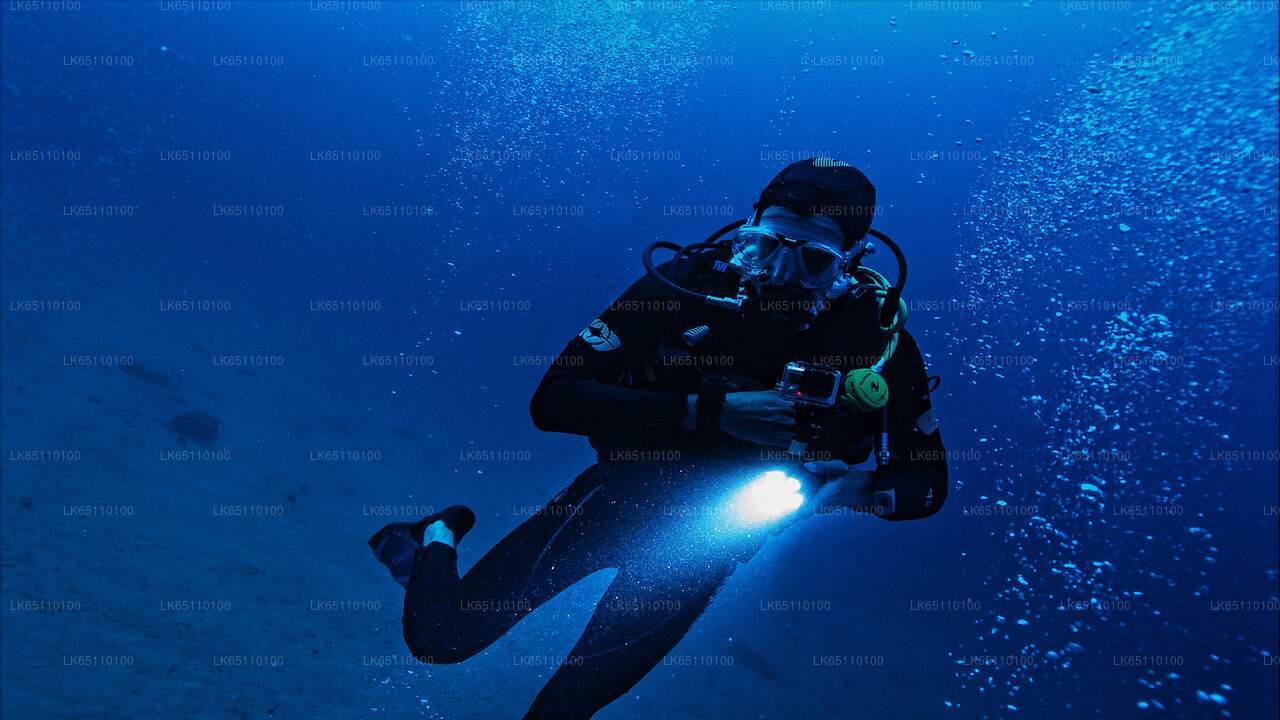 Plongée sous-marine à partir de la ville de Hikkaduwa