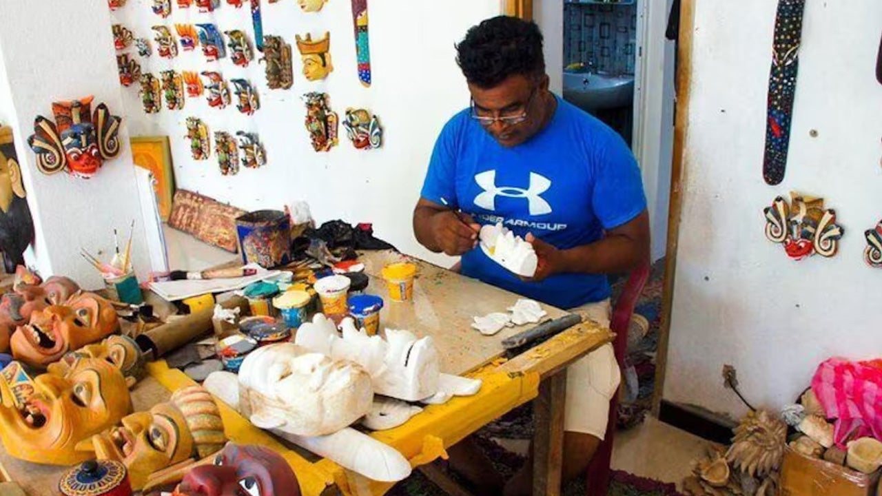 Mask Painting Tour from Ambalangoda City