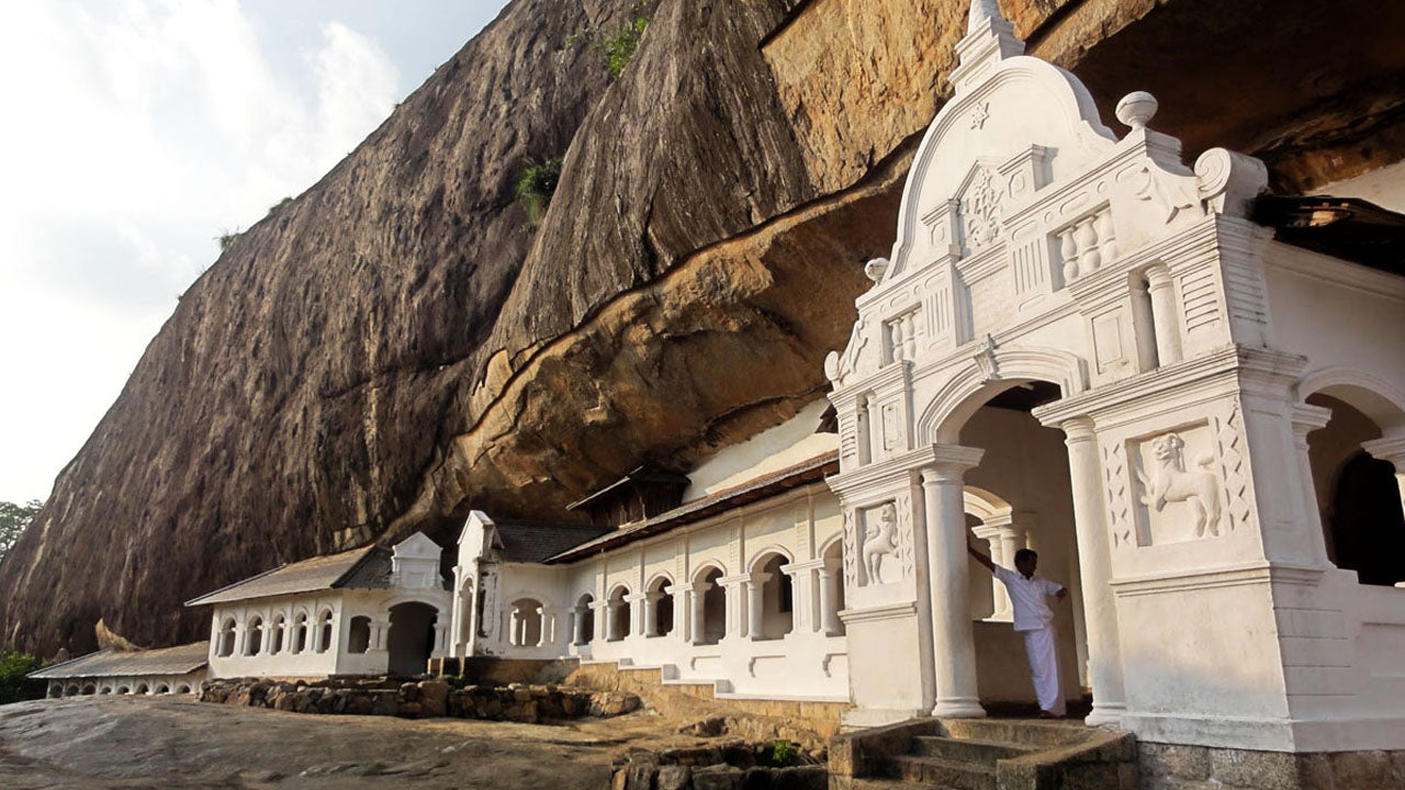 Dambulla Cave Temple Guided Tour with Tickets