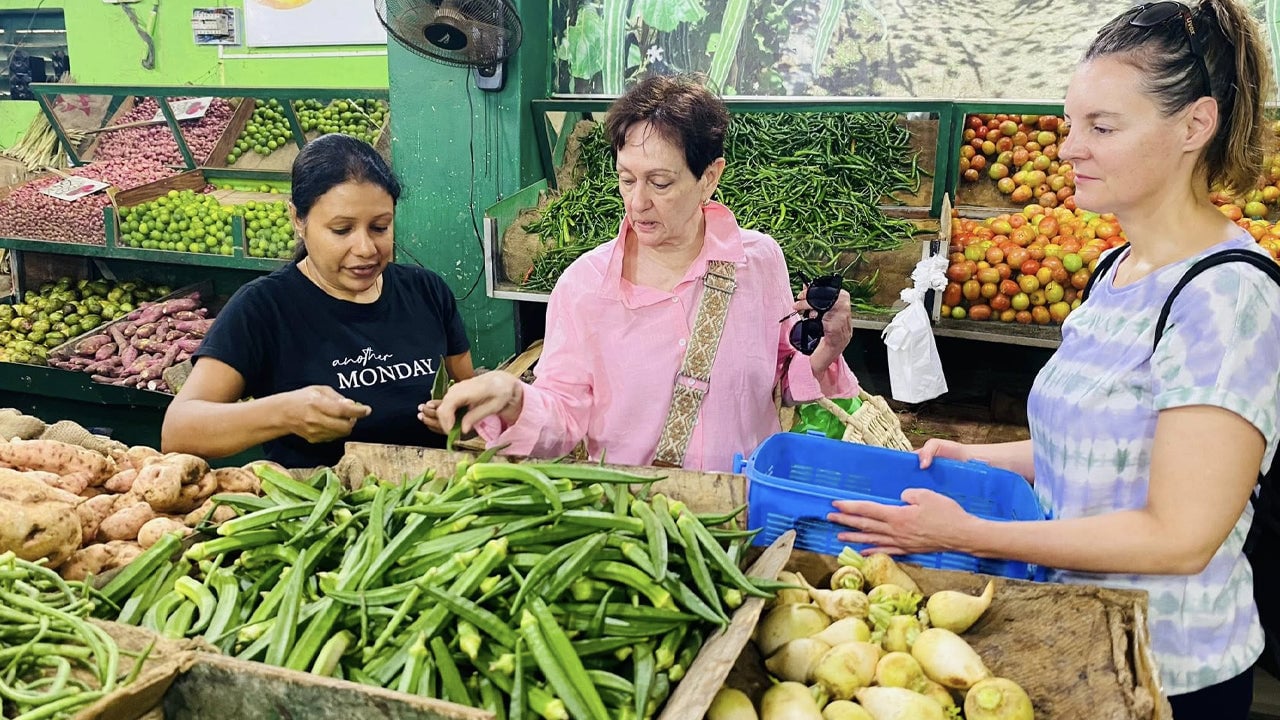 Market Tour and Cooking Class from Colombo City
