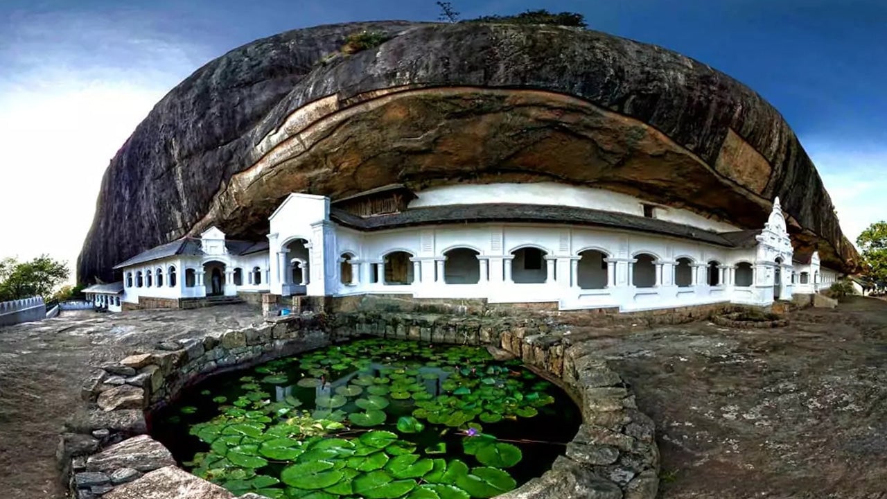 Visita Guiada al Templo de Cuevas de Dambulla con Entradas