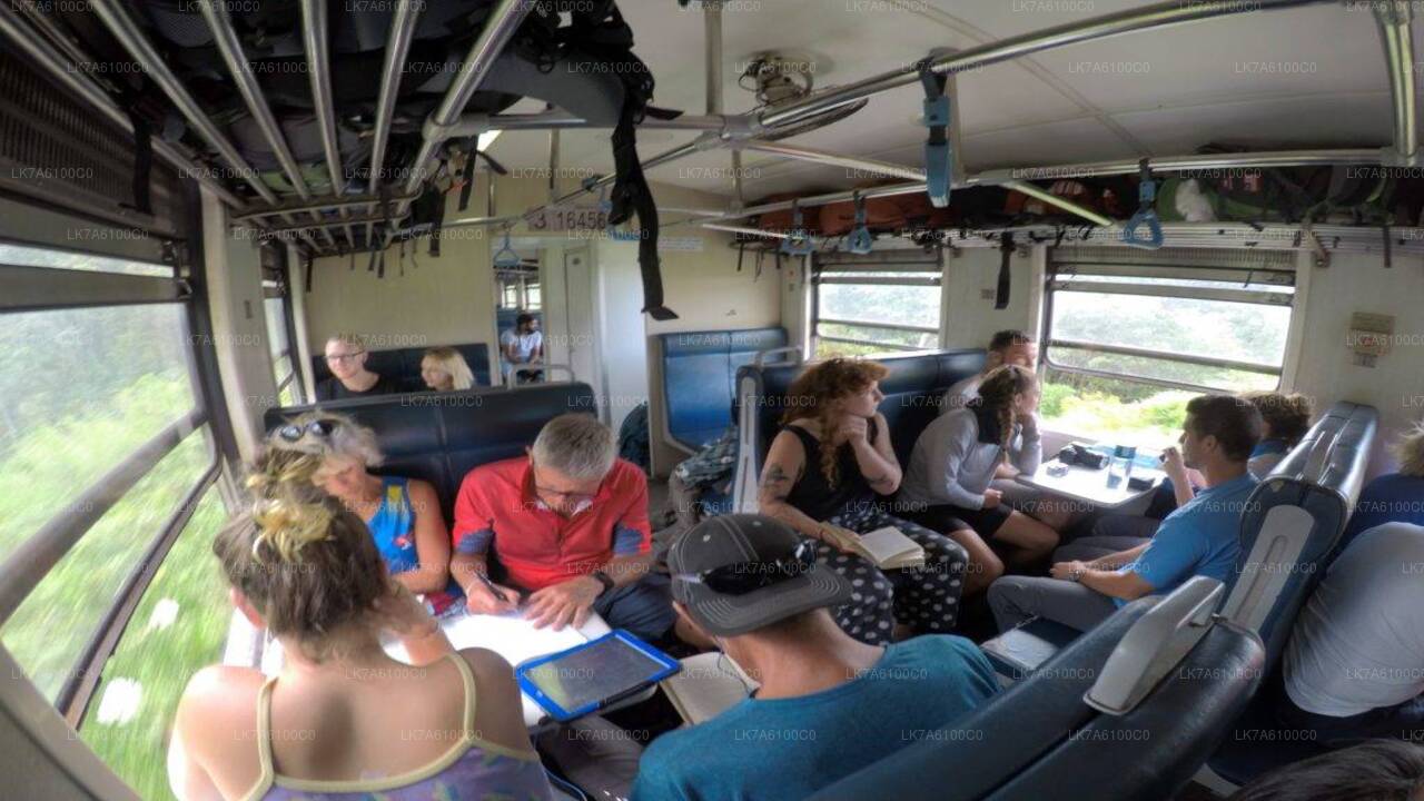 Zugfahrt von Badulla nach Colombo mit (Zug Nr: 1006 "Podi Menike")