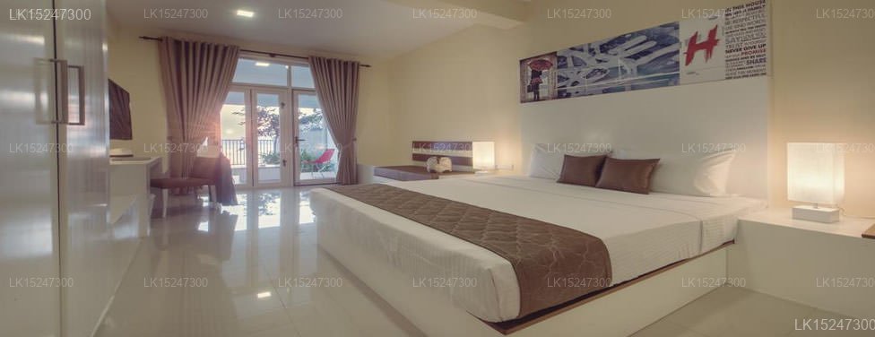 Hush Lagoon 30