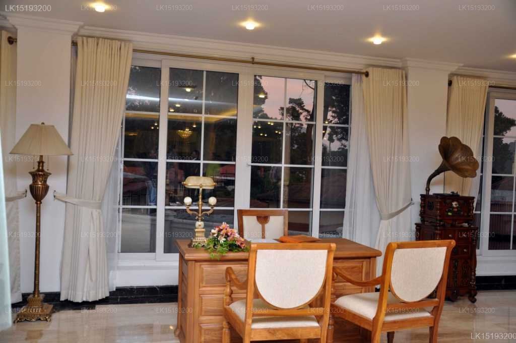 Araliya Green Hills Hotel