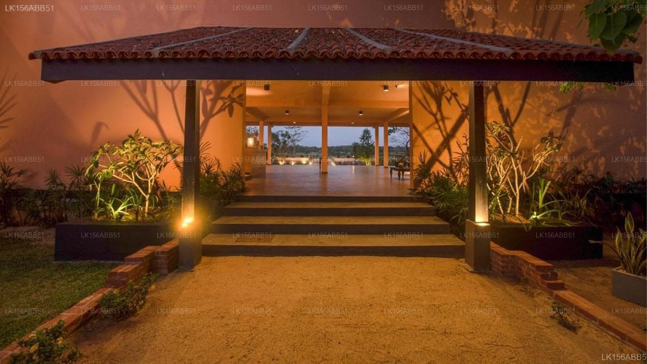 Ceylon Breeze Hotel