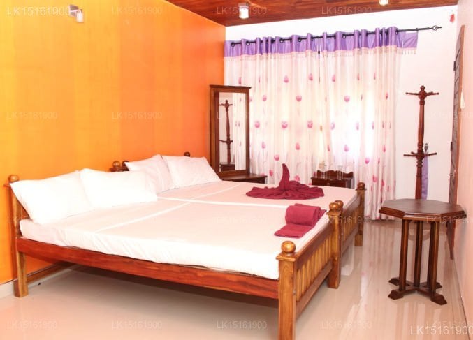 Grand Crown Hotel