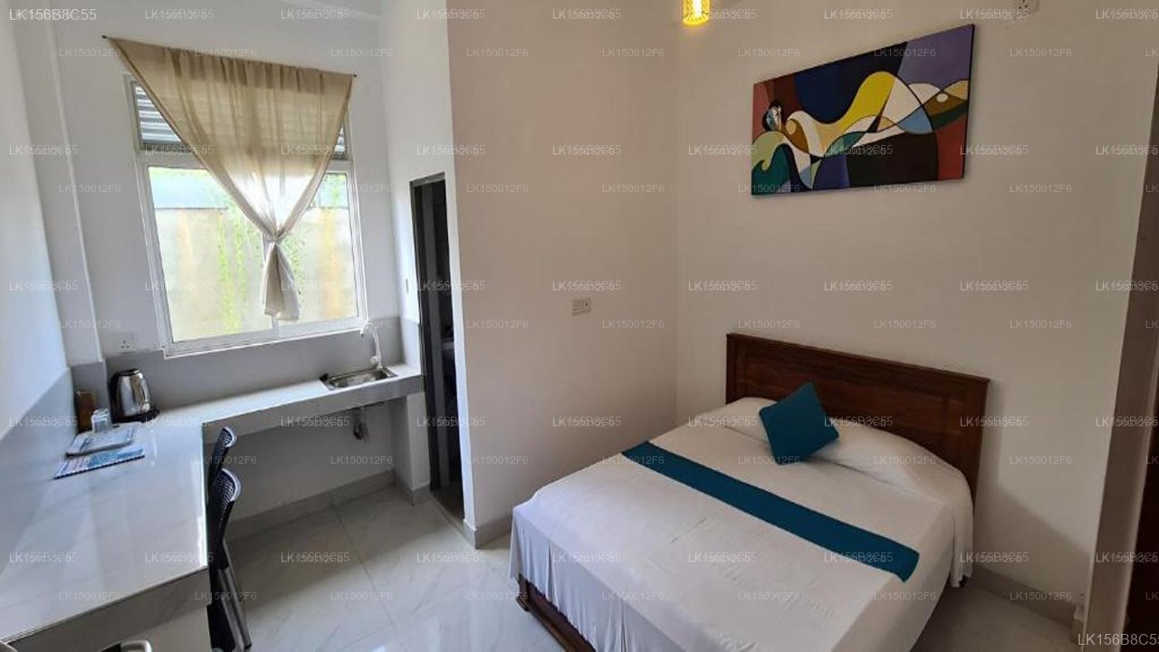 Ceylon Lodge - Airport Transit Hotel & Hostel