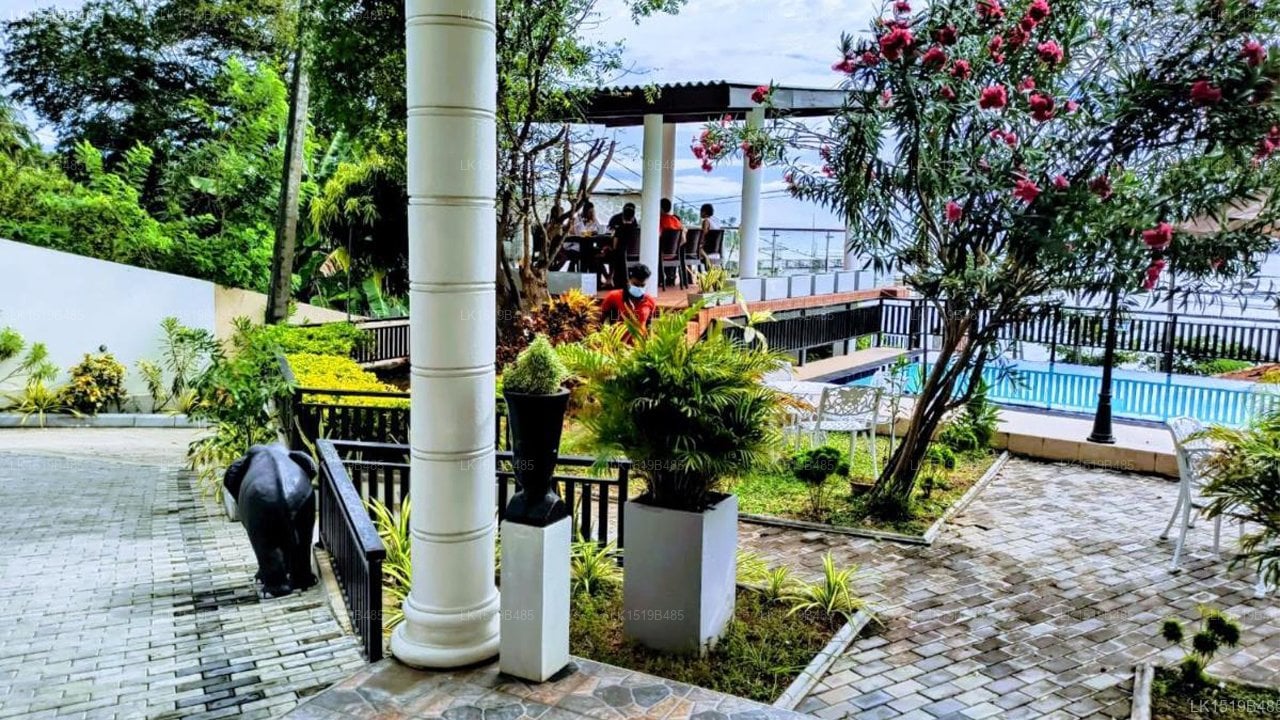 Queens Beach Hotel