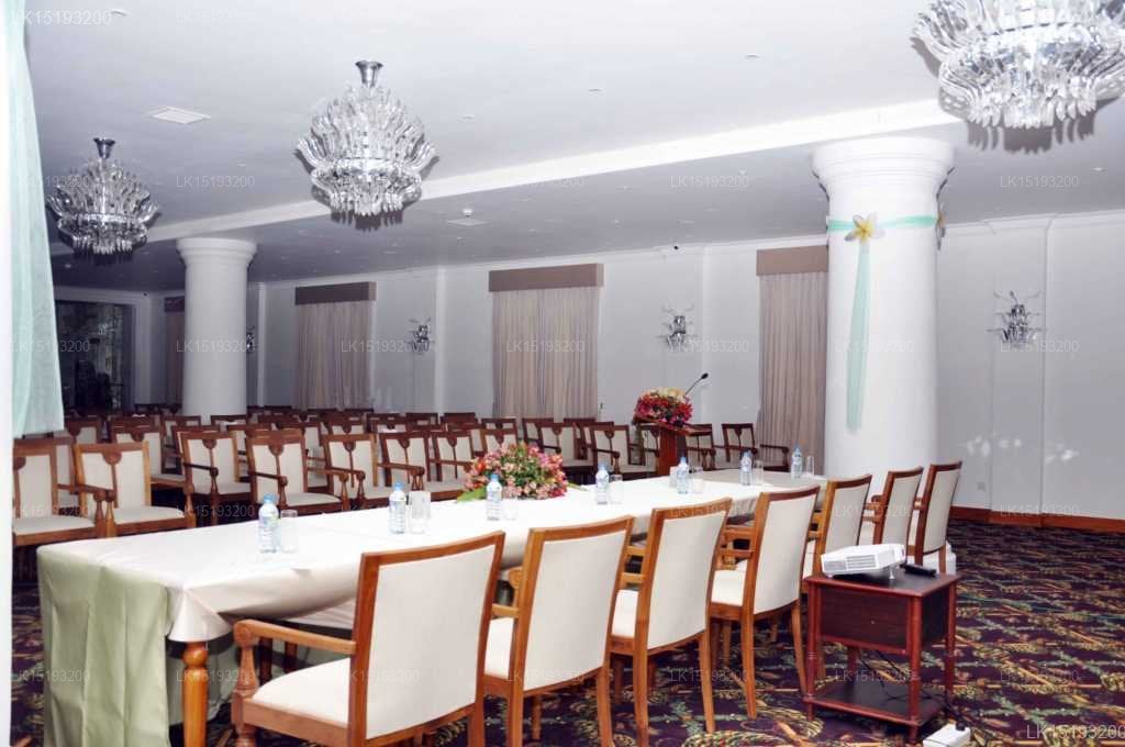 Araliya Green Hills Hotel