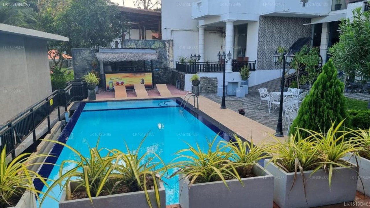 Queens Beach Hotel