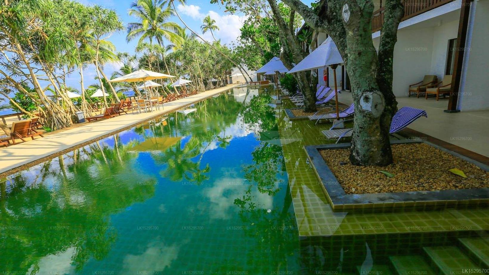 Pandanus Beach Resort & Spa