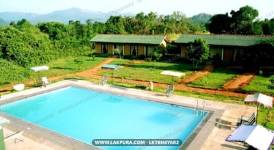Boulder Range Resort - swimming pool with mountain views and green grounds
