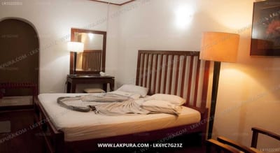 Cool Feel Rest - bedroom with double bed, wooden headboard, and warm lamp lighting